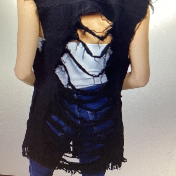 DENIM BLACK DISTRESSED SLEEVELESS JACKET (Size: 1X) - Picture 9 of 9